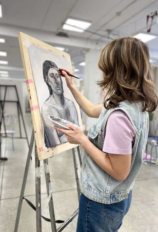Работа над портретом в мастерской